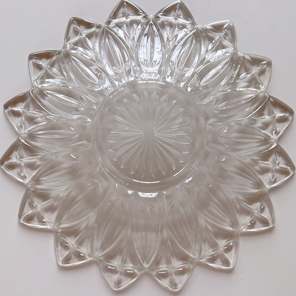 VTG “Petal” Sandwich Serving Plate - Picture 4 of 4